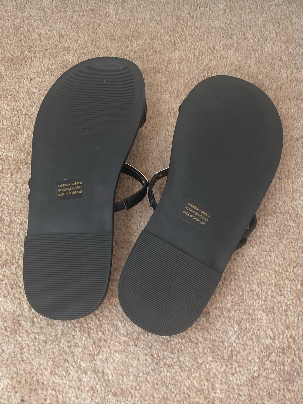 Madden Girl Caribbean Slide-On Black Sandals Toe Loop & Gold Hardware Sz 7.5 NEW - Picture 6 of 8